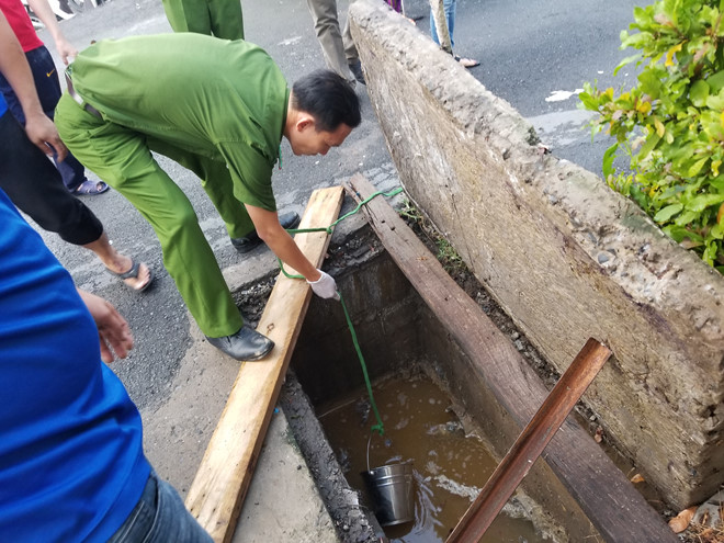TP.HCM:[-]Bắt[-]quả[-]tang[-]Công[-]ty[-]Monarch[-]Laundry[-]xả[-]thải[-]ra[-]sông[-]Soài[-]Rạp